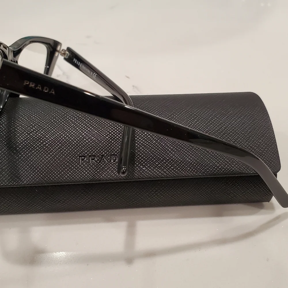 Prada Frame - Picture 3 of 4
